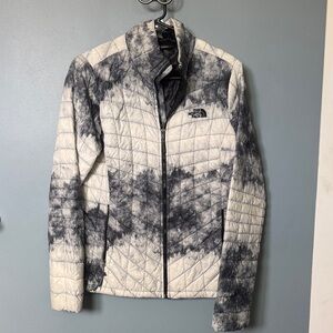 The North Face Womens White & Black Marbled Quilted Jacket